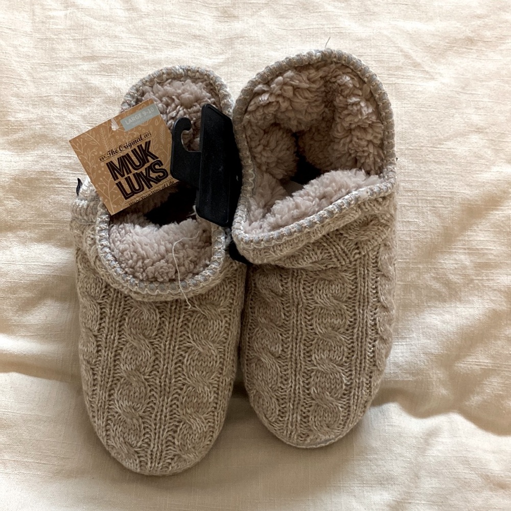 NWT Muk Luks slippers size 9-10